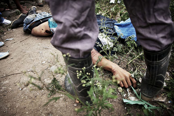  Meurtre d’un paysan à Bajo Aguán, au Honduras. ((Photo: Manu Brabo / Assamblea de Cooperación Por La Paz)