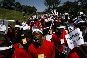 Fórum Social Mundial 2007: Delegados manifestam em Nairobi contra os APE. (Foto: SwissInfo)