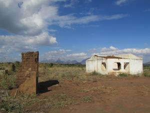 Foto da casa de uma família reassentada pela Mozaco. (Photo: Erico Waga por GRAIN)