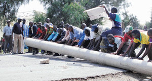 Karuturi workers block South Moi Road, in Naivasha, Kenya, demanding their wages (Feb 2014)