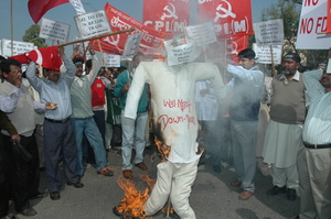 Vendedores ambulantes protestan contra las grandes superficies en Delhi, el 22 de marzo, 2014. (Foto: FDI Watch)