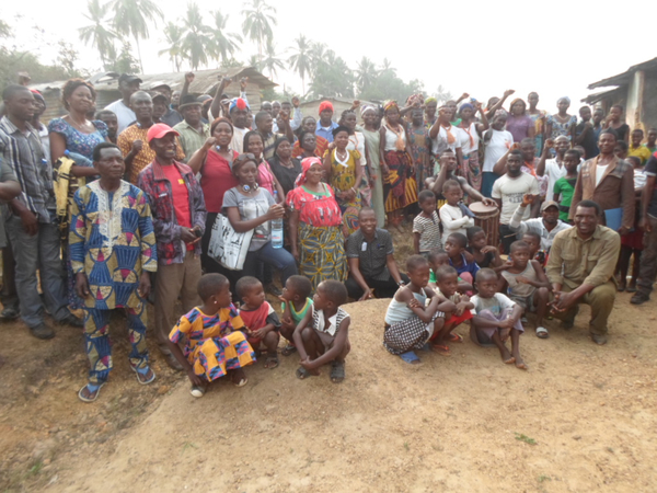En 2016, 40 participantes a un taller realizado en Mundemba, Camerún, le dijeron "no" a la expansión de los cultivos de palma aceitera (Foto: JVE-Cameroun).